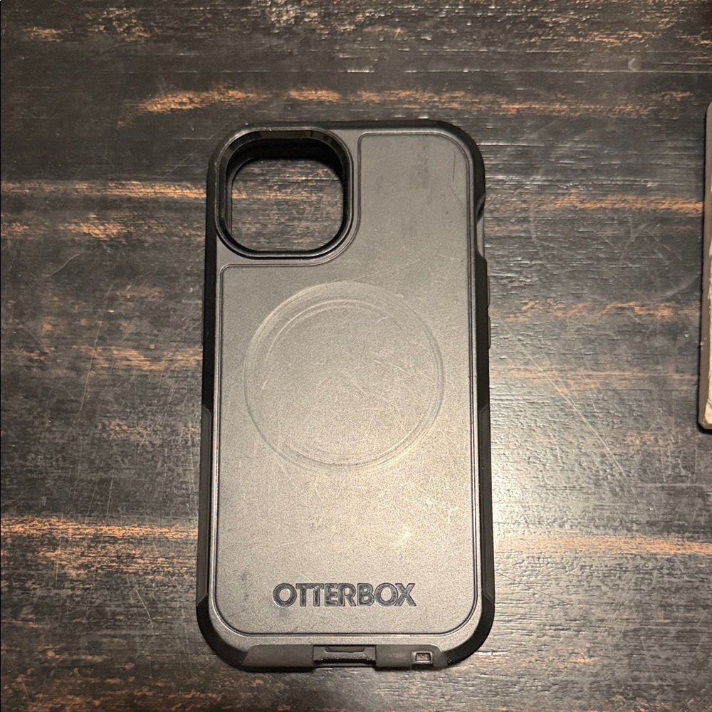 OtterBox Black Rugged MagSafe-Compatible Phone Case iPhone 13